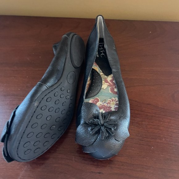 Women Flats - Picture 2 of 2